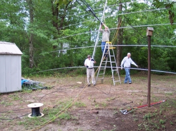 W5RWF,WD5BJT, KA5VFU GETTING ANTANA IN PLACE ON THE MASS