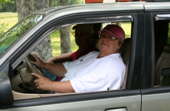BJ KB5CSQ and Bill W5RWF picking up supplies for lunch