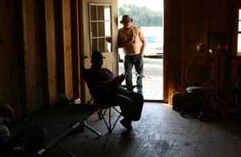 KF5BA relaxing W5MDX holding up the door
