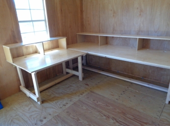 Operating Desks by WM5DX -- February 2016